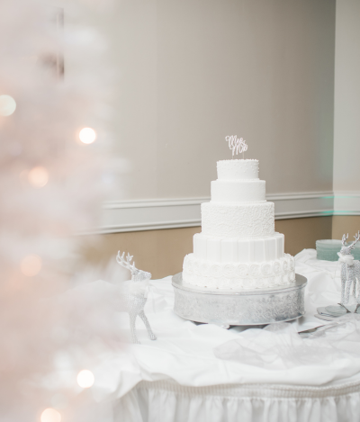 holiday wedding cake table